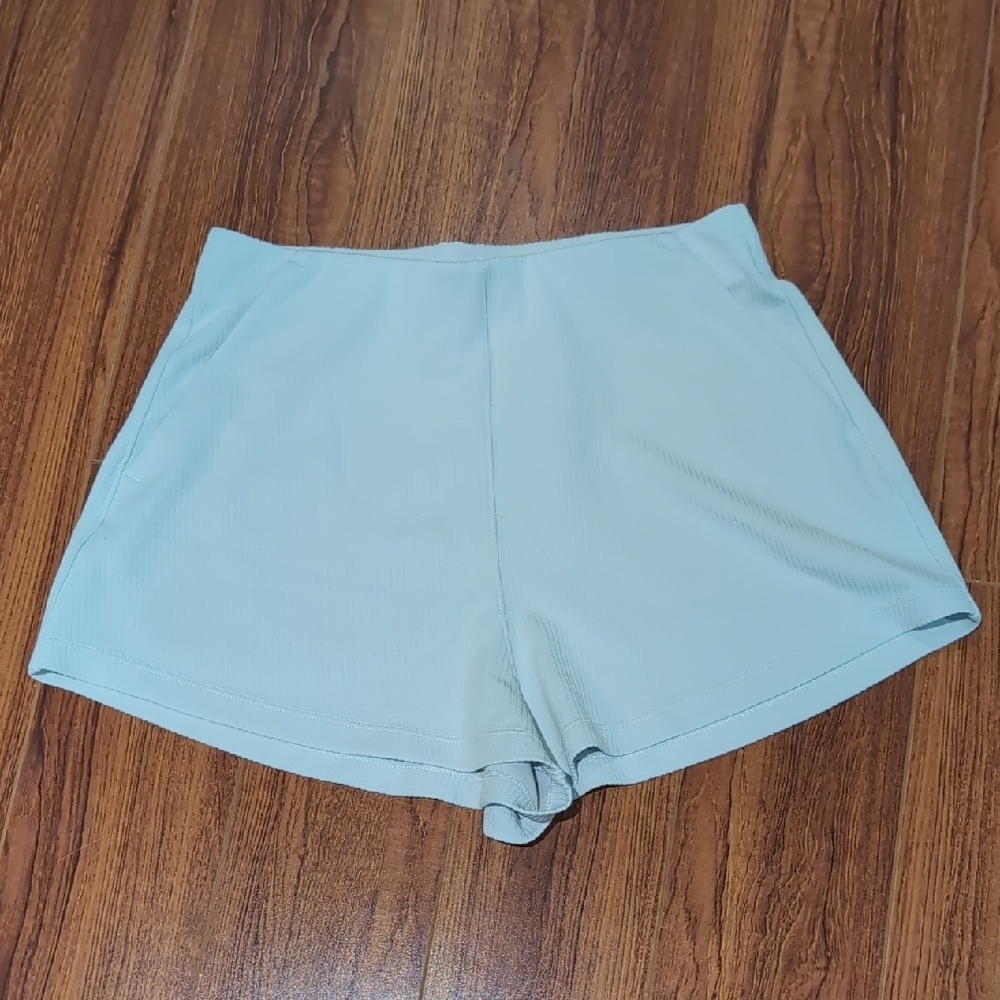 Lululemon Women's Light Grey Shorts Size 6